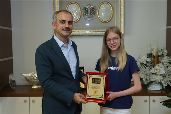 Başkan Çiftçi, piyanist Aylin Kılıç ile buluştu