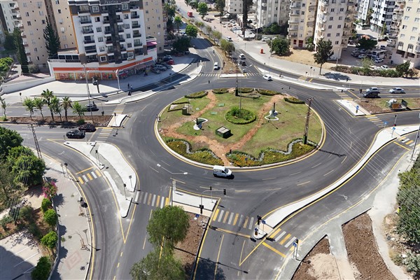Mersin’de ‘Tavuskuşlu Kavşak’ olarak bilinen bölgede kavşak düzenlemesi yapıldı