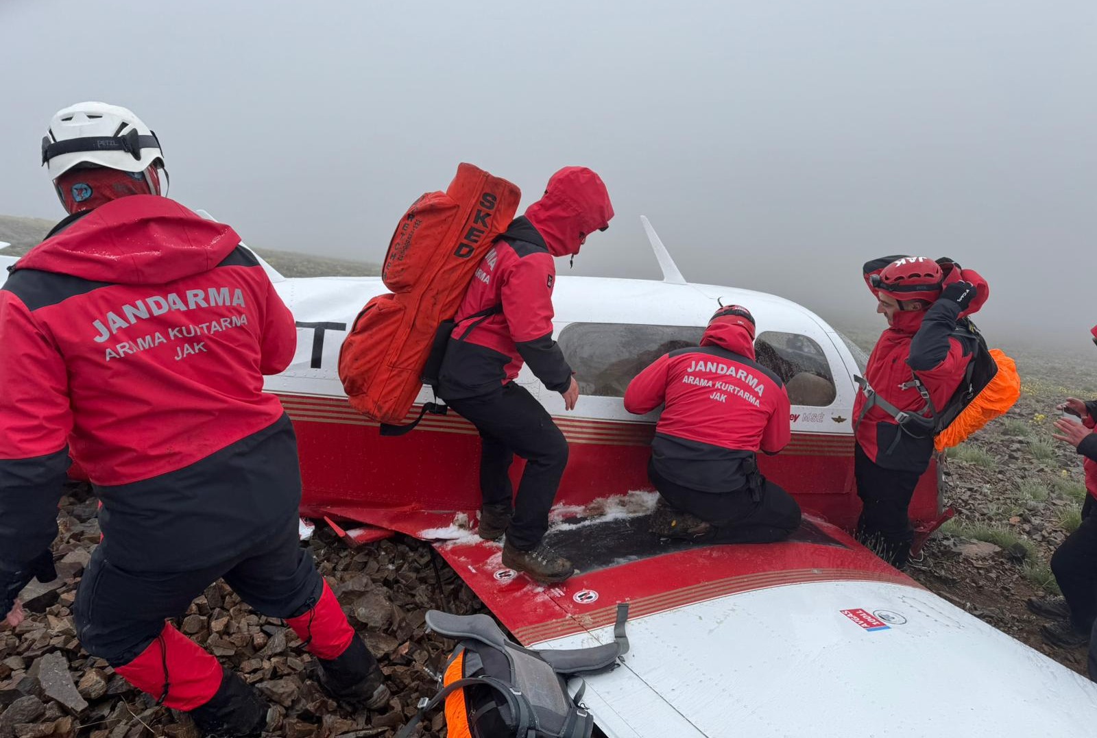 Vali Baydaş, uçak kazasında erkek pilotun hayatını kaybettiğini açıkladı