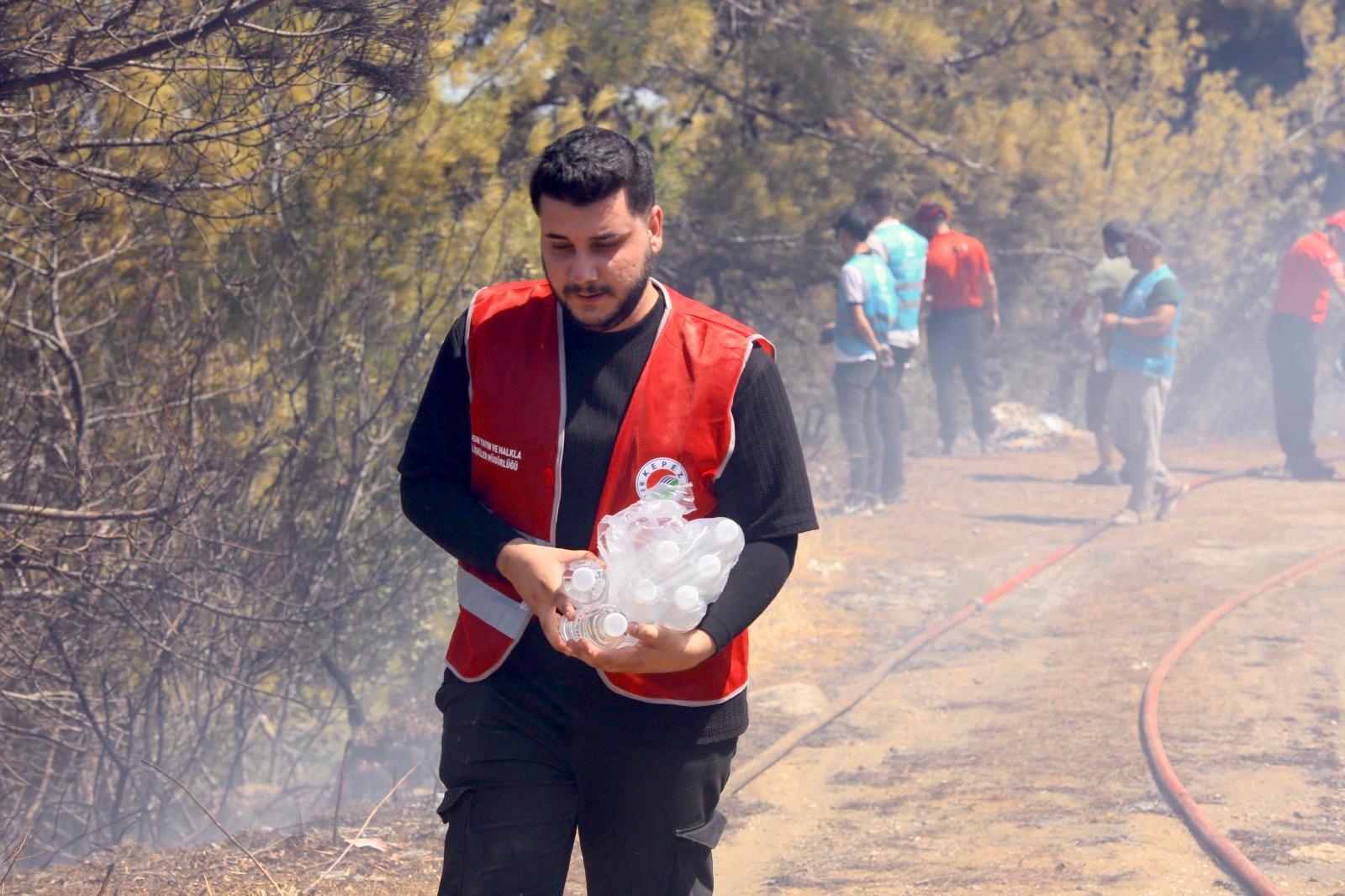 Kepez Belediyesi’nden Aksu ve Muratpaşa’daki yangınlara destek