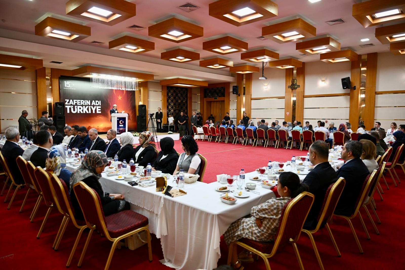 Vali Yavuz 15 Temmuz şehit ve gazi aileleri ile buluştu