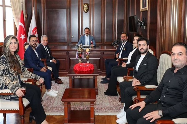 Vali Masatlı, şampiyon kuaför Eylem Kaya’yı makamında kabul etti