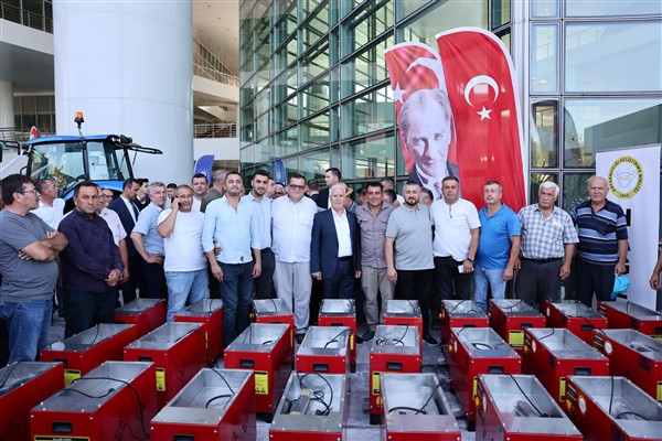 Bursa Büyükşehir Belediyesi’nden kırsal mahallelere ekipman desteği