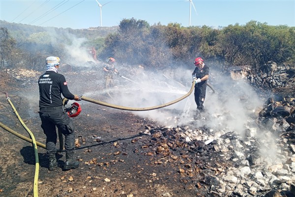 Kadıköy’den yola çıkan ekip yangın bölgesinde
