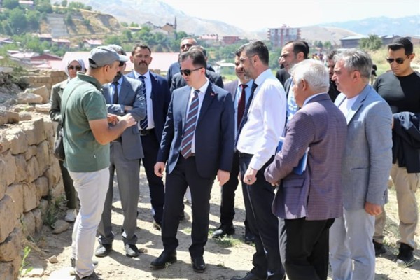 Başkan Tanğlay ve Vali Karakaya, tarihi yapılarda incelemelerde bulundu
