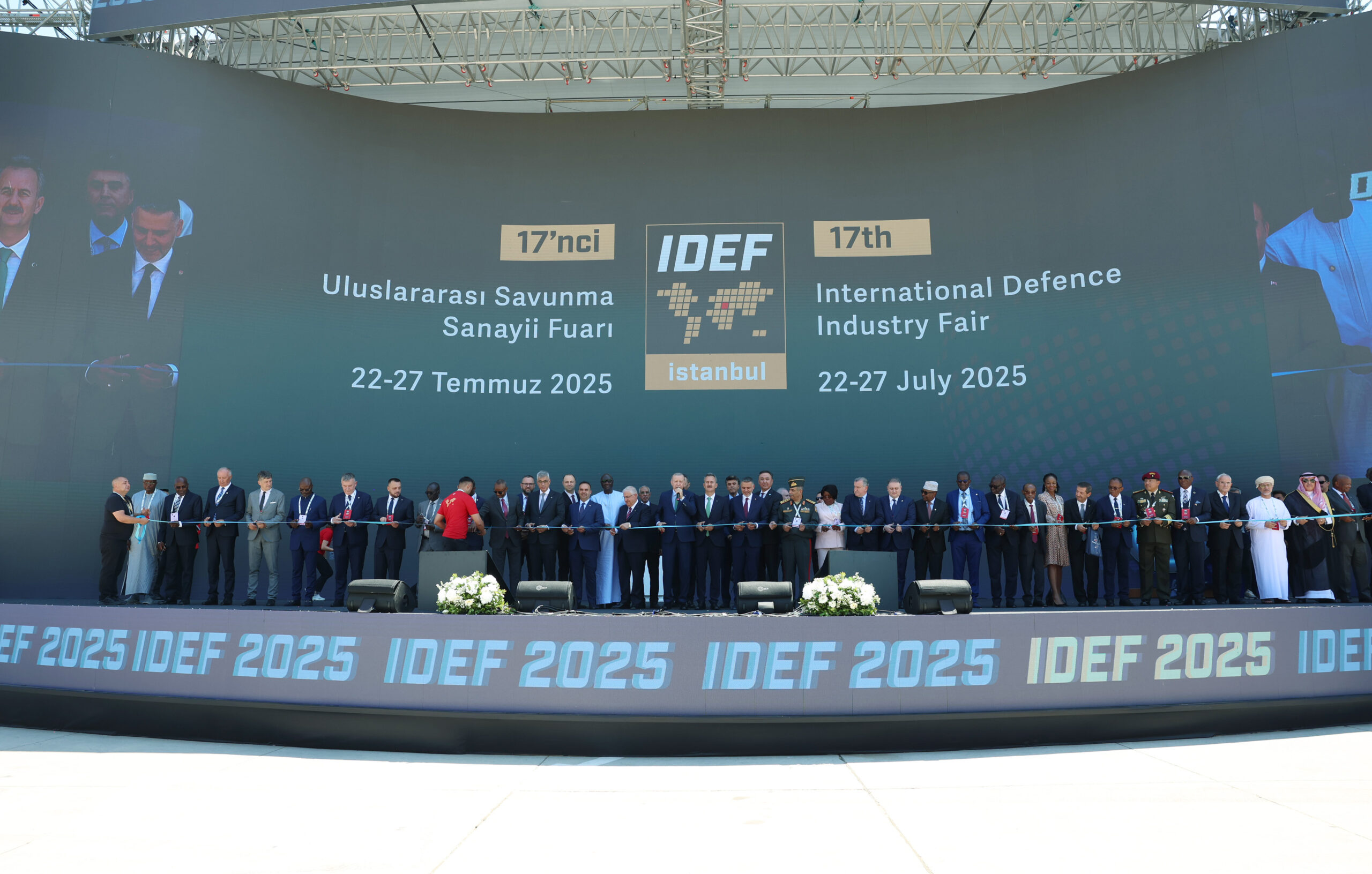 Bakan Güler’den Cumhurbaşkanı Erdoğan’a hediye takdimi