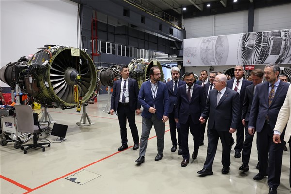 Bakan Güler, Türk Hava Yolları Teknik AŞ’yi ziyaret etti