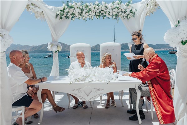 Marmaris’te 6 ayda 320 çiftin nikahı kıyıldı