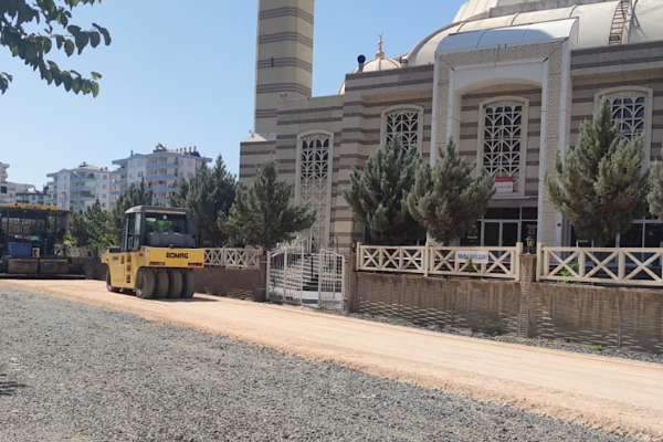 Kayapınar’da cami yolları yenileniyor