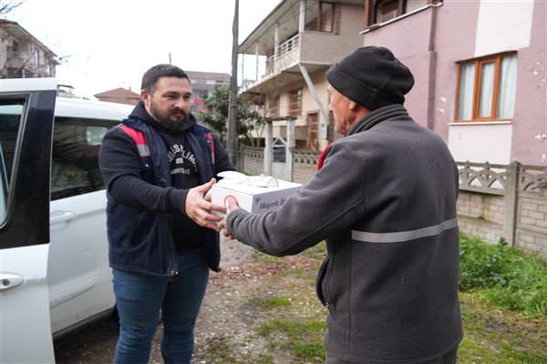 Düzce Belediyesi’nden hasta, yaşlı ve ihtiyaç sahiplerine destek