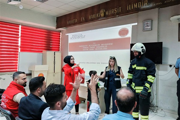 Gaziantep’te işitme engelli bireylere yangın söndürme eğitimi