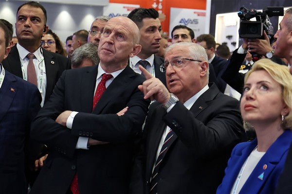 Bakan Güler ve mevkidaşı Healey, IDEF 2025 Fuarı’nı gezdi