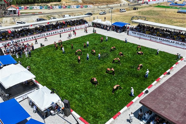 1. Uşak Yağlı Güreş Müsabakaları yapıldı