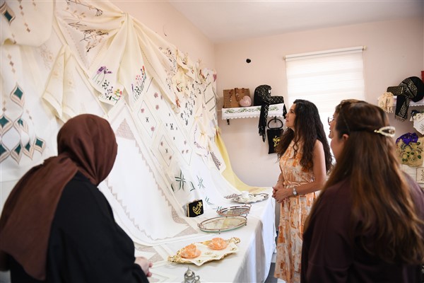 Osmangazi Belediyesi kadınlara sanat öğretiyor