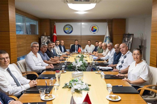 Başkan Tugay, Menemen’de oda başkanları ile görüştü