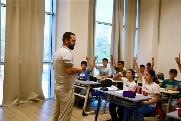 Kepez Belediyesi, ortaokul öğrencilerine yönelik ücretsiz hazırlık kursları sunuyor