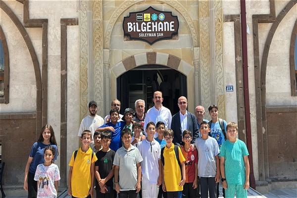 Altay ve Pekyatırımcı, yaz etkinliklerine katılan öğrencilerle bir araya geldi