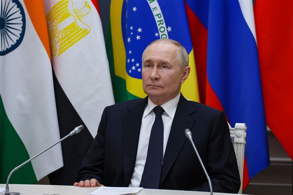 Putin: Dünyanın kökten değişimler geçirdiğini görüyoruz