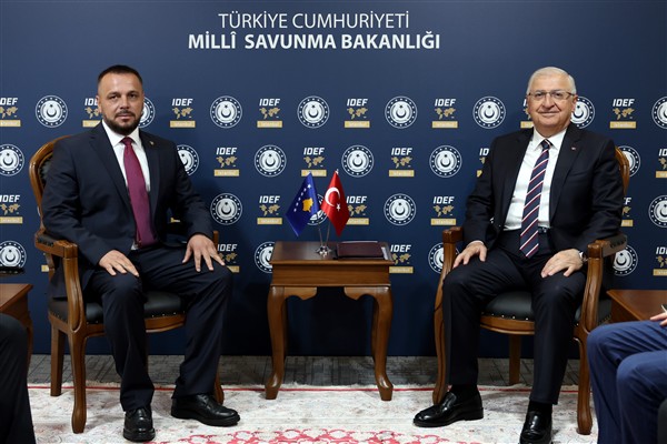 Bakan Güler, IDEF 2025 Fuarı’nda mevkidaşlarıyla görüştü