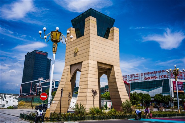 Xinjiang Bölge Başkanı Turniyaz, DSÖ yetkilisiyle görüştü