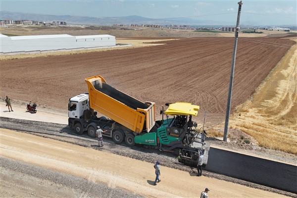 Eskişehir Büyükşehir Belediyesi, yol çalışmalarına devam ediyor