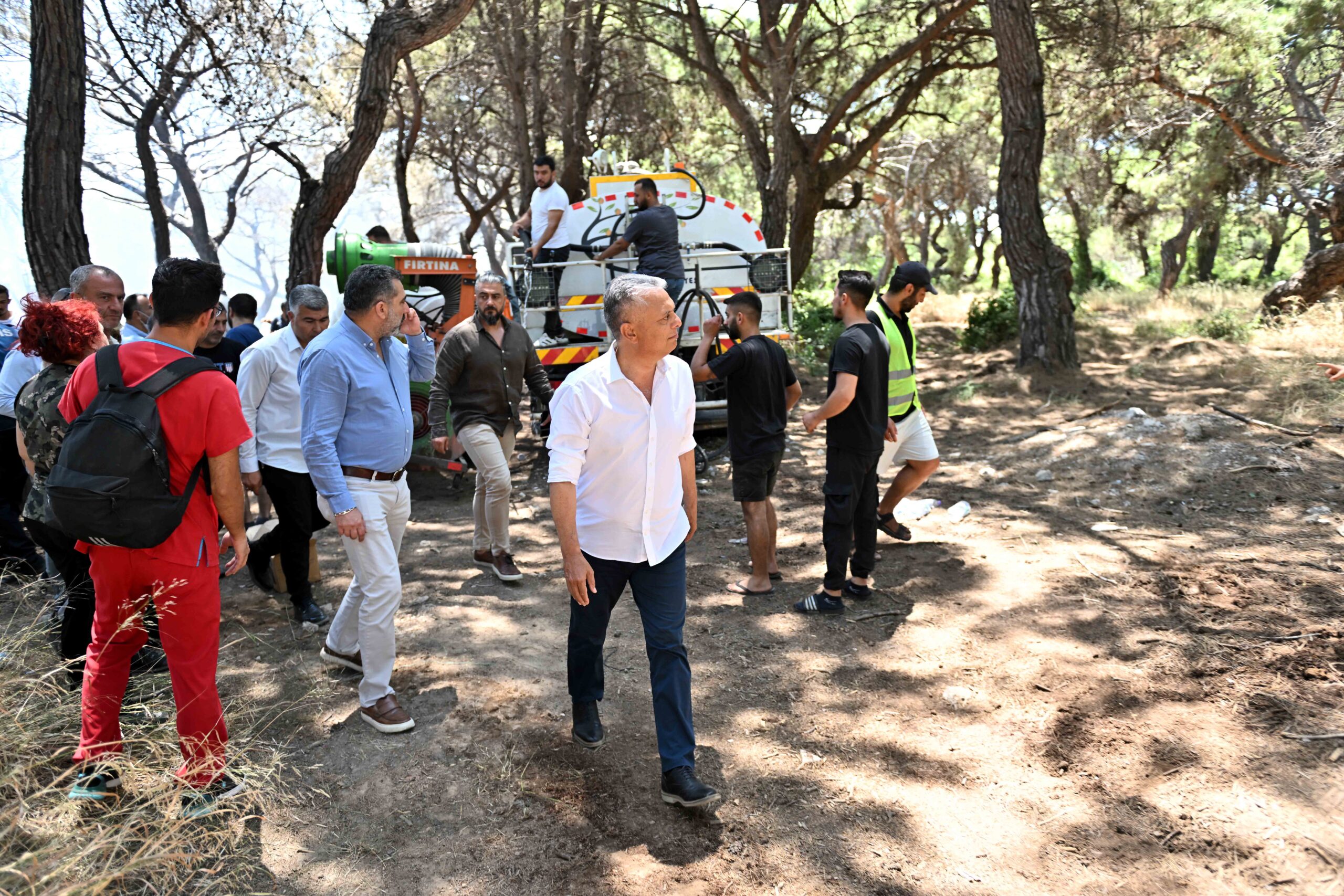 Muratpaşa Belediyesi, 19 araçla yangına müdahale etti