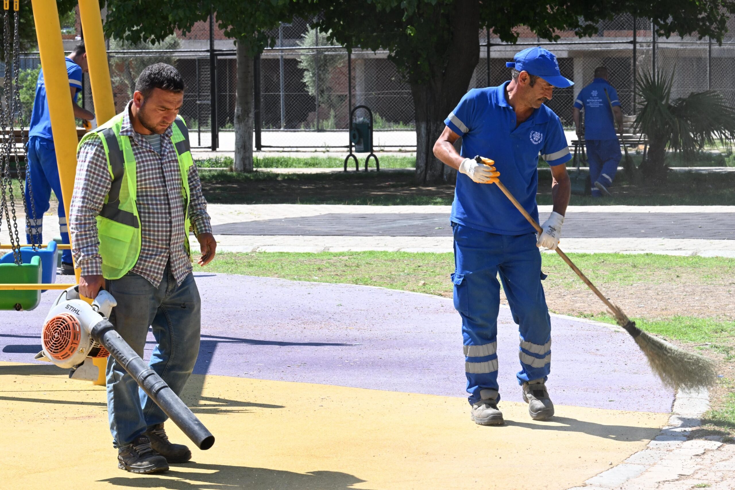 Aydın Büyükşehir Belediyesi’nden Germencik’te temizlik çalışması