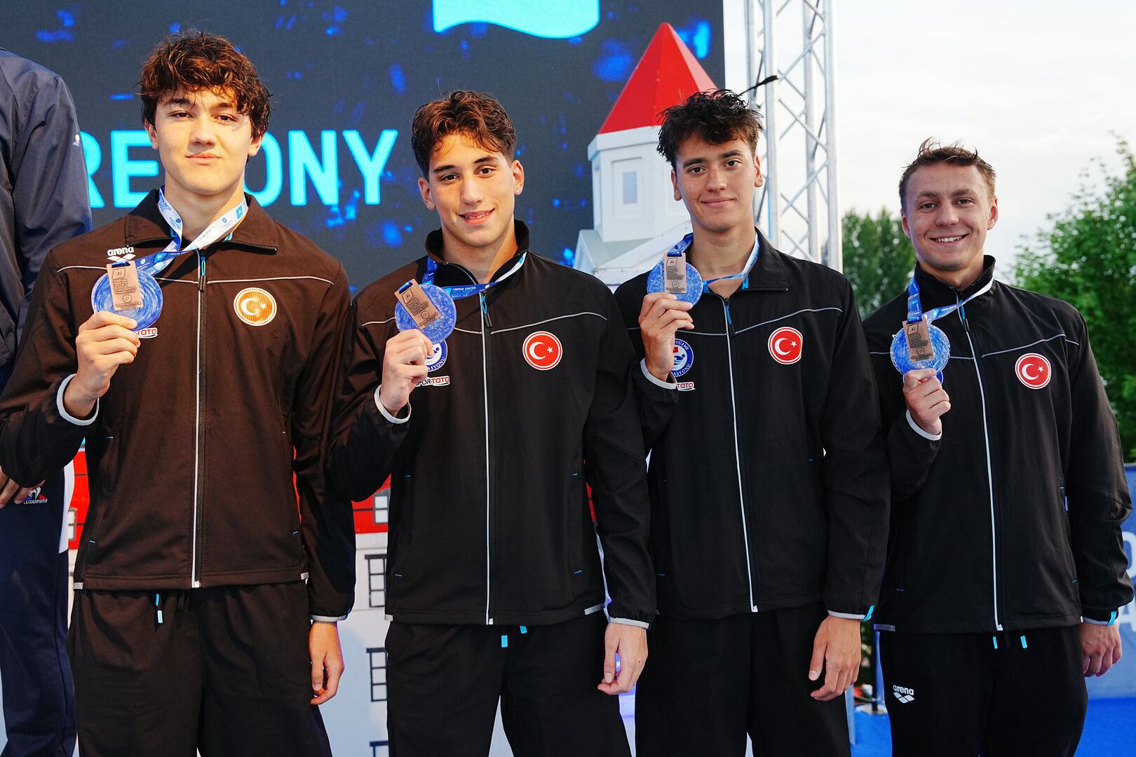 Bursa Büyükşehir Belediyesporlu yüzücü Özgür Yonca, Avrupa üçüncüsü