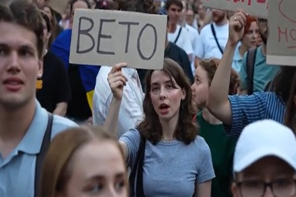 AB, Ukrayna parlamentosundaki oylamadan “ciddi şekilde endişe duyuyor”