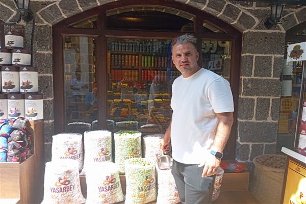 Budak, yöresel badem şekeri hakkında bilgiler verdi