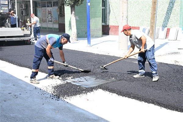 Manisa Büyükşehir, asfalt çalışmalarını sürdürüyor
