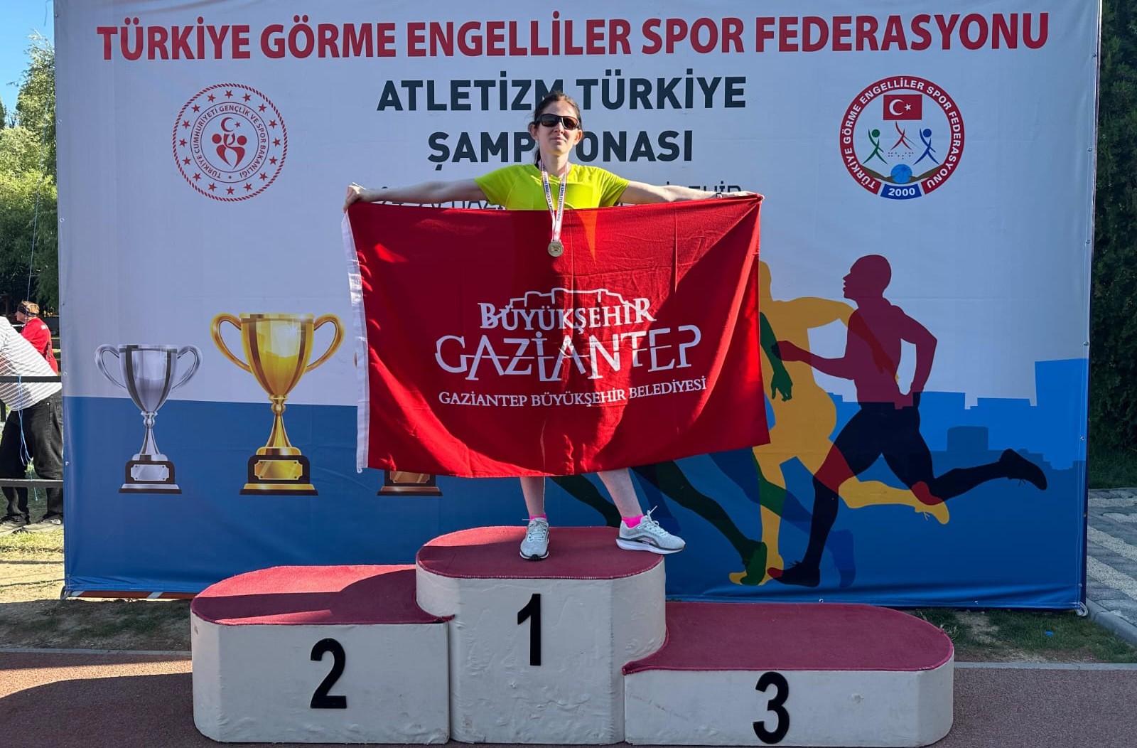 Gaziantep Büyükşehir Belediye Spor Kulübü sporcularından atletizmde büyük başarı