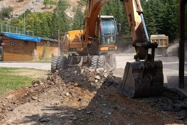 Tunceli’de Mameki Parkı çevresinde asfalt öncesi yol düzenleme çalışması başladı