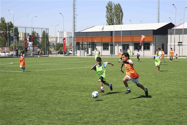Ankara’da futbol yaz kursları başladı