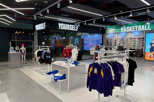 Gençler basketbol tarzını benimsiyor, yüzmeyle de arası sıcak