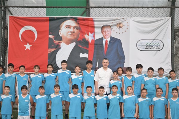 Esenyurt Belediye Başkan Vekili Aksoy’dan yaz spor okullarına ziyaret