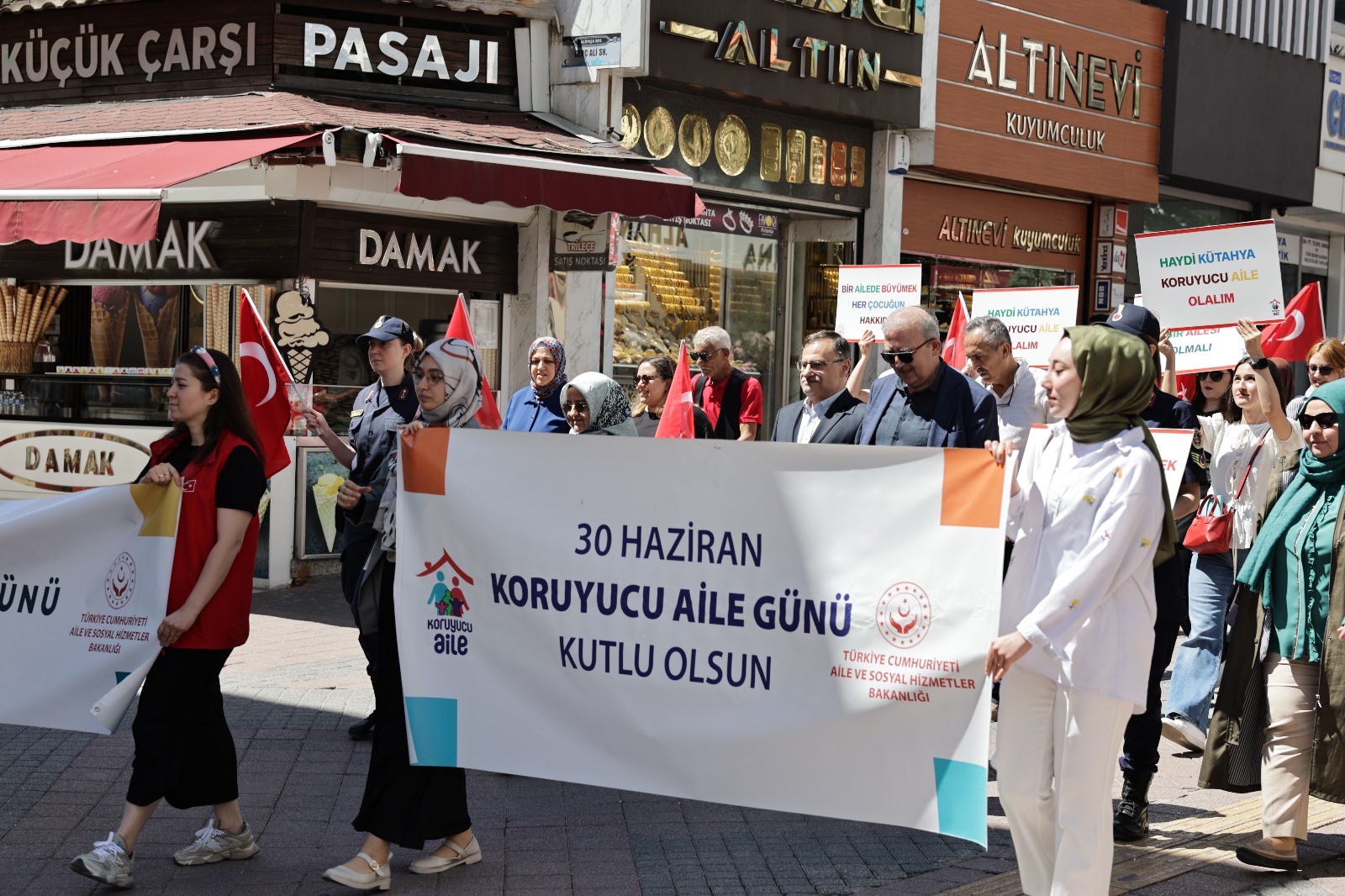 Kütahya’da Koruyucu Aile Yürüyüşü düzenlendi