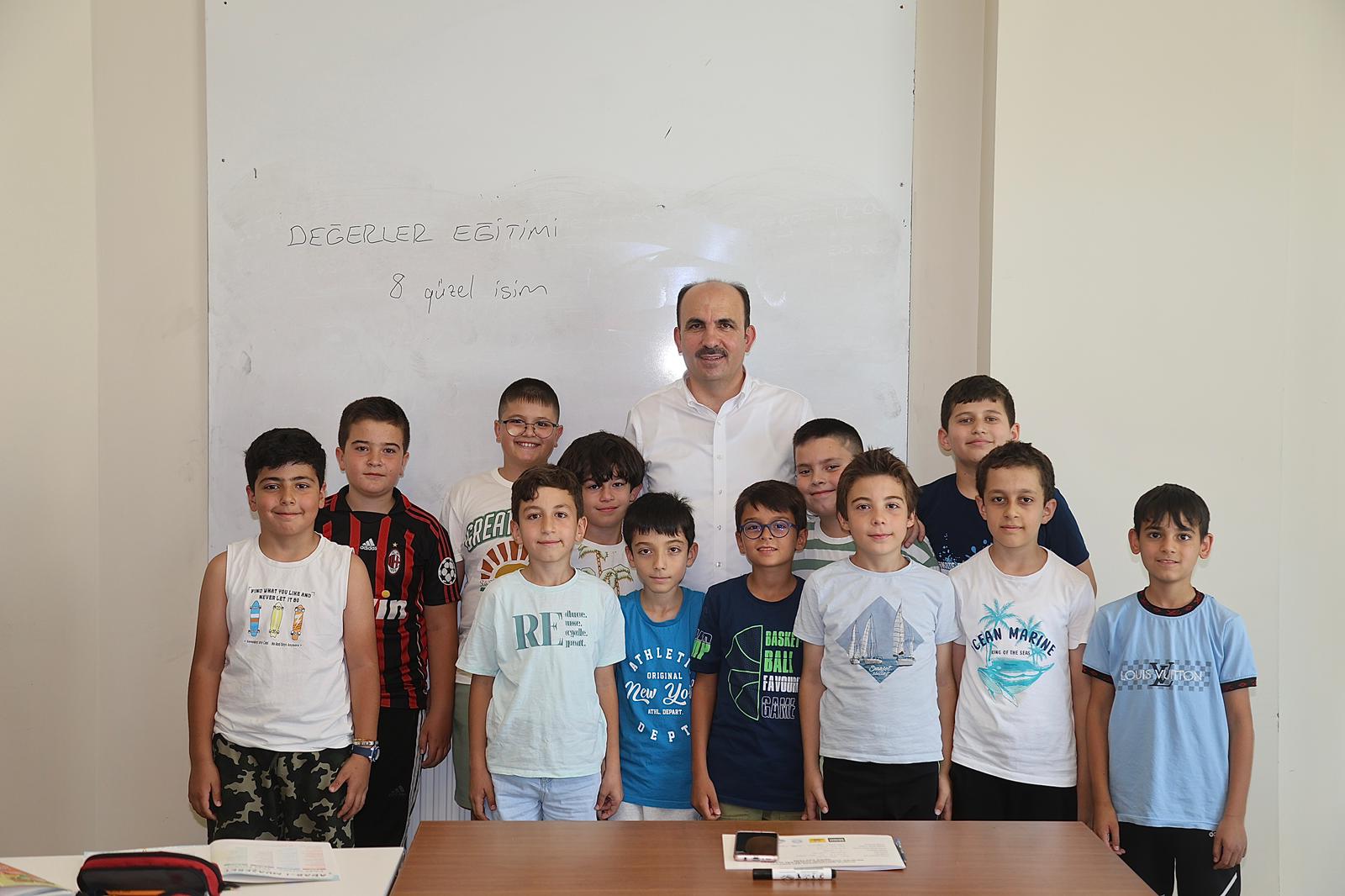 Başkan Altay, Genç KOMEK Yaz Okulu’na katılan öğrencilerle buluştu