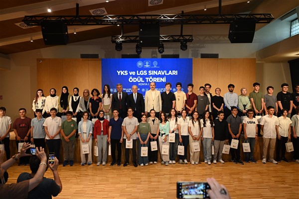 Konya’da YKS ve LGS’de dereceye giren öğrencilere ödül