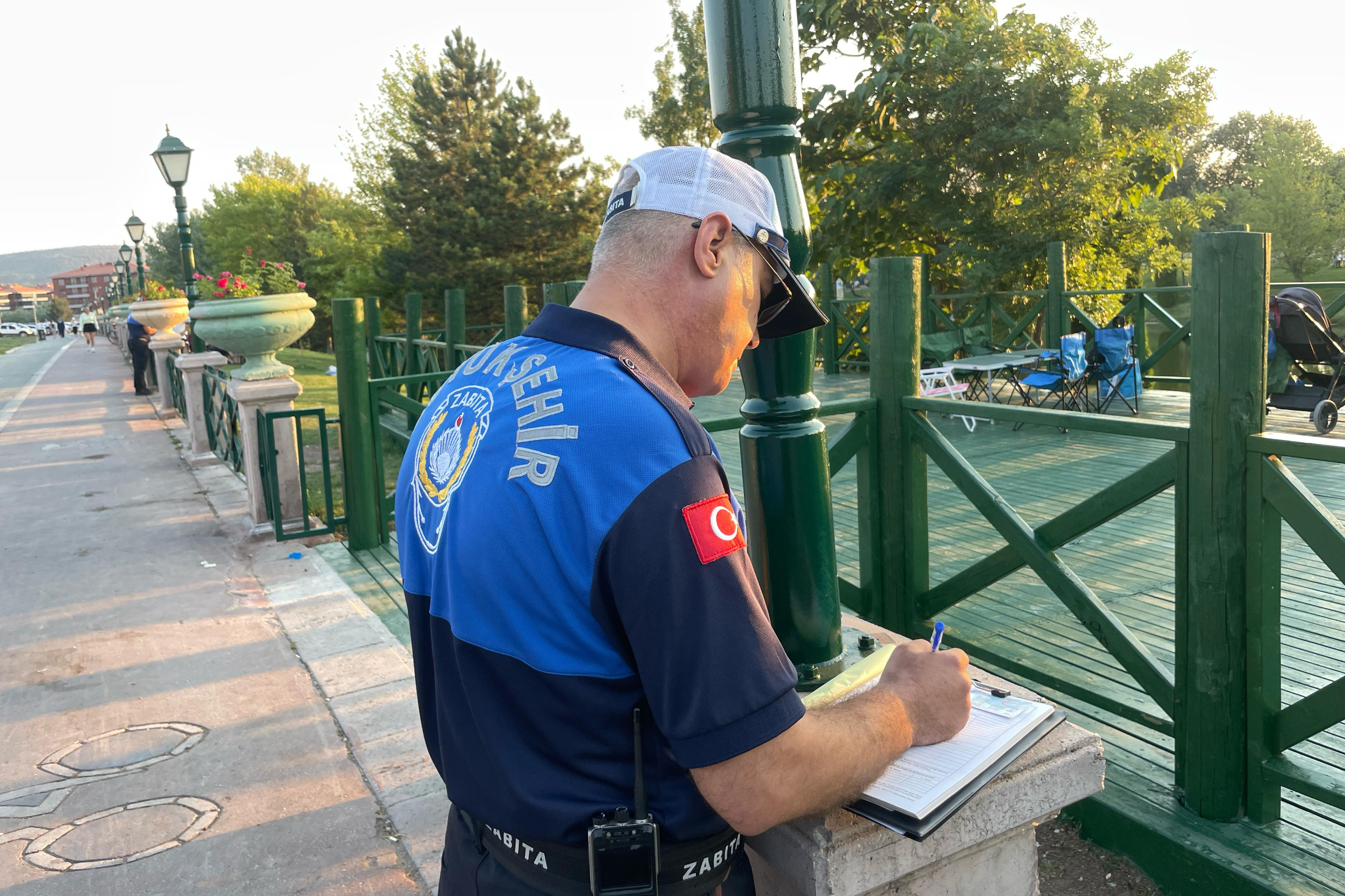 Eskişehir Büyükşehir Belediyesi Zabıta ekipleri, temizlik denetiminde