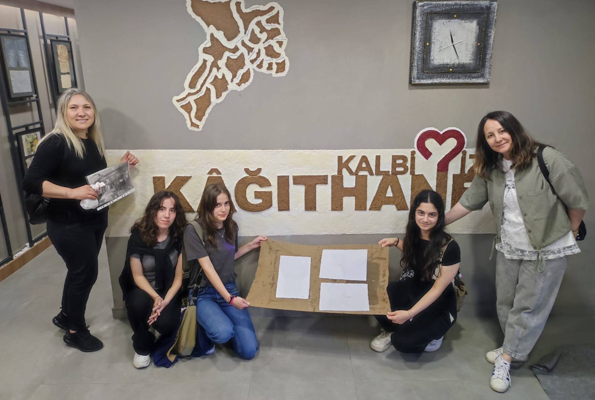 El Yapımı Kâğıt Atölyesi’nde çocuklara geri dönüşümün önemi anlatıldı