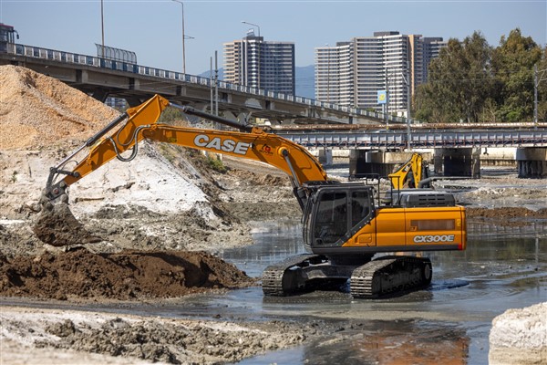 İZSU’dan Meles ve Manda derelerinde temizlik seferberliği