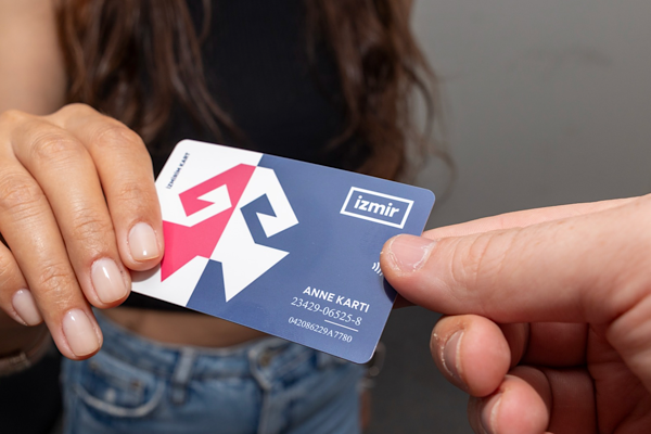 İzmir Büyükşehir Belediyesi’nden Anne Kart projesi
