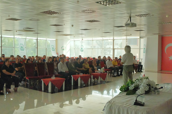 Serik Belediyesi’nden çalışanlarına “Ekip Yönetimi ve İletişim” eğitimi