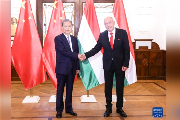 ÇUHM Daimi Komitesi Başkanı Zhao Leji, Macaristan’ı ziyaret etti