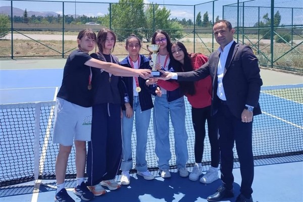 Erzurum’da U18 Tenis İl Birinciliği Müsabakaları tamamlandı