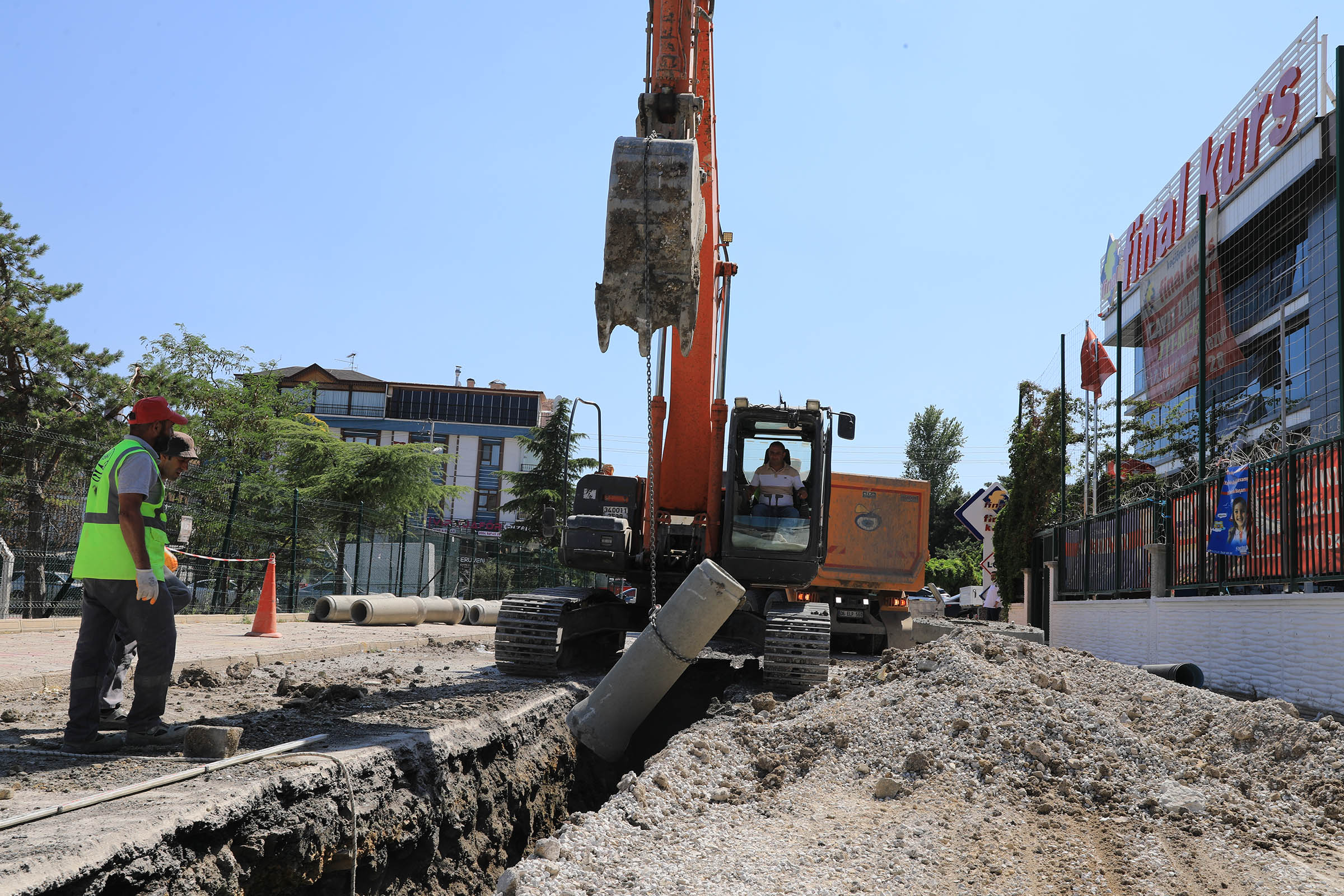 Keçiören’de altyapı ve üstyapı çalışmaları sürüyor