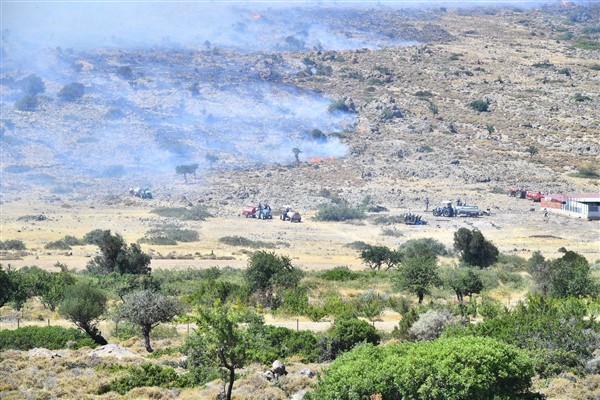 Başkan Tugay, Urla’da yangın bölgesini inceledi