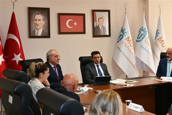 Vali Aygöl, “Zaferin Adı Türkiye” temalı senato toplantısına katıldı