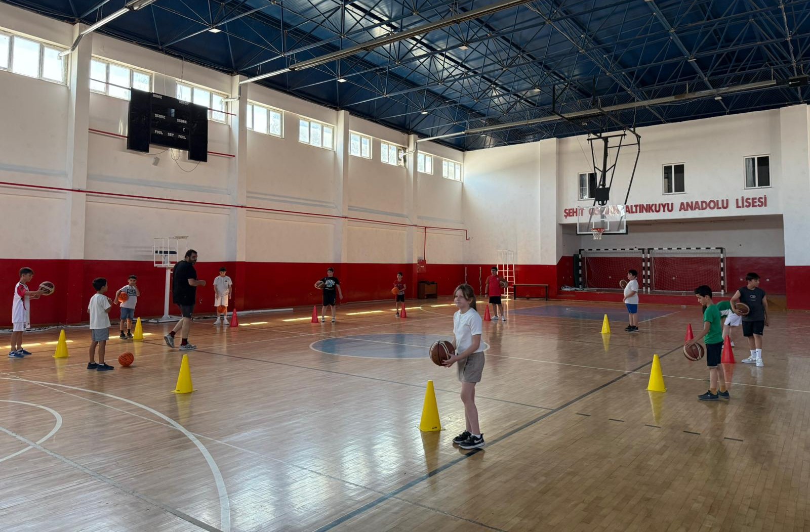 Yalova Belediyesi’nden çocuklara özel basketbol kursu